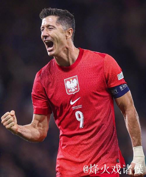 欧冠-费尔明双响莱万破门 巴萨客场告捷