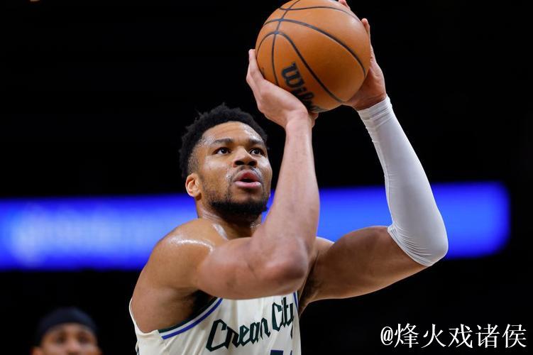 字母哥21+17力压沃克32分 雄鹿惊险击败老鹰 字母哥21+17力压沃克32分 雄鹿惊险击败老鹰